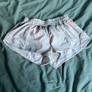 Lulu hottie hot shorts 2.5”